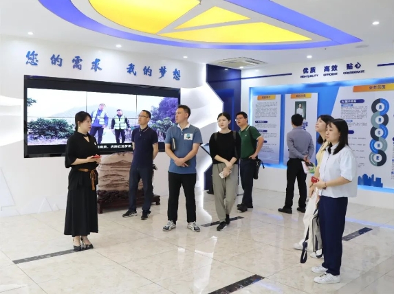 热烈接待工信局及企业调研团向导旅行考察亲农广场