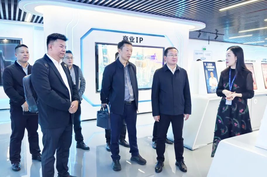 铜仁市大数据局党组书记、、、局长雷宏一行莅临1066vip威尼斯集团旅行交流